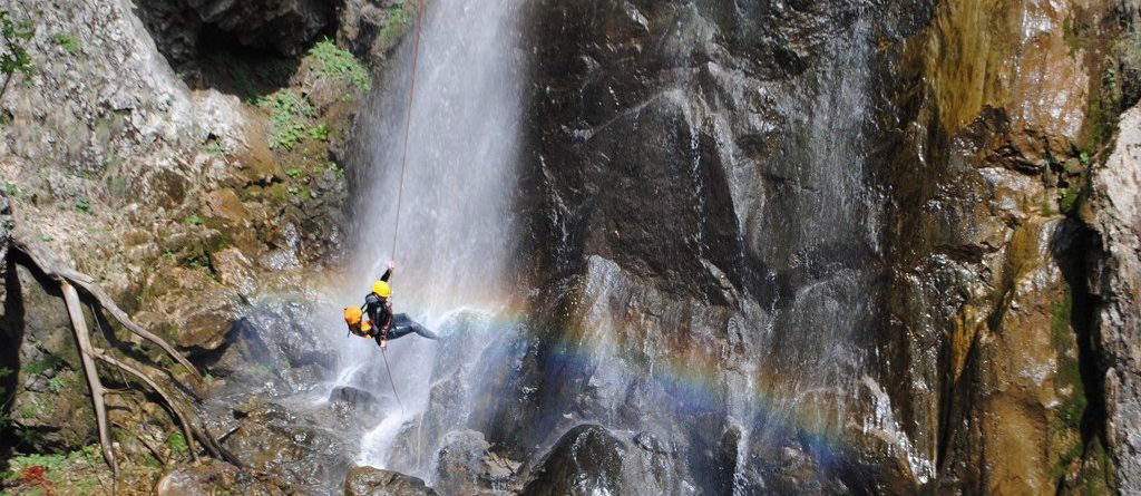 Cine doarme nu traieste – canyoning la cascada de la Vanatare